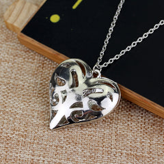 Retro Hollow Peach Heart Pendant Necklace