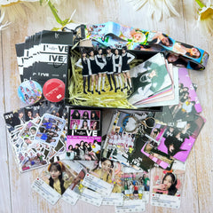 KPOP Album < i > Keychain Sticker Gift Box
