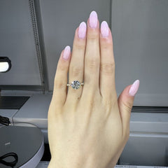 Elegant Inlaid Zircon Ring