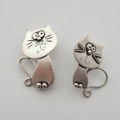 Vintage Cat Design Metal Earrings