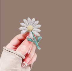 GD Daisy Brooch Pin