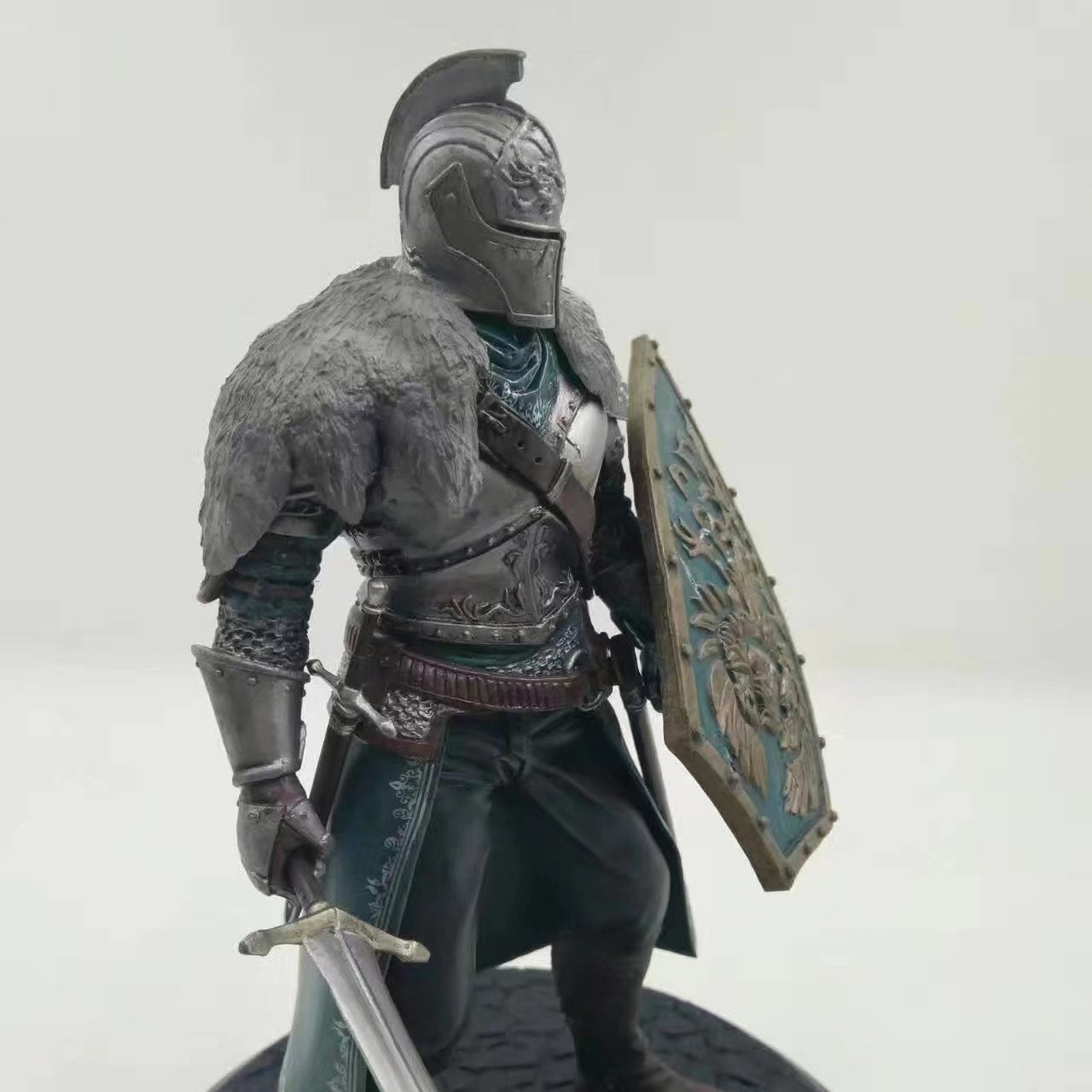 Faraam Helm Knight Figure Ornament