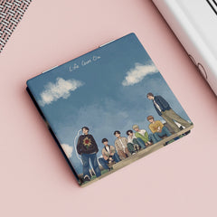 Creative Life Goes on Folding Mirror