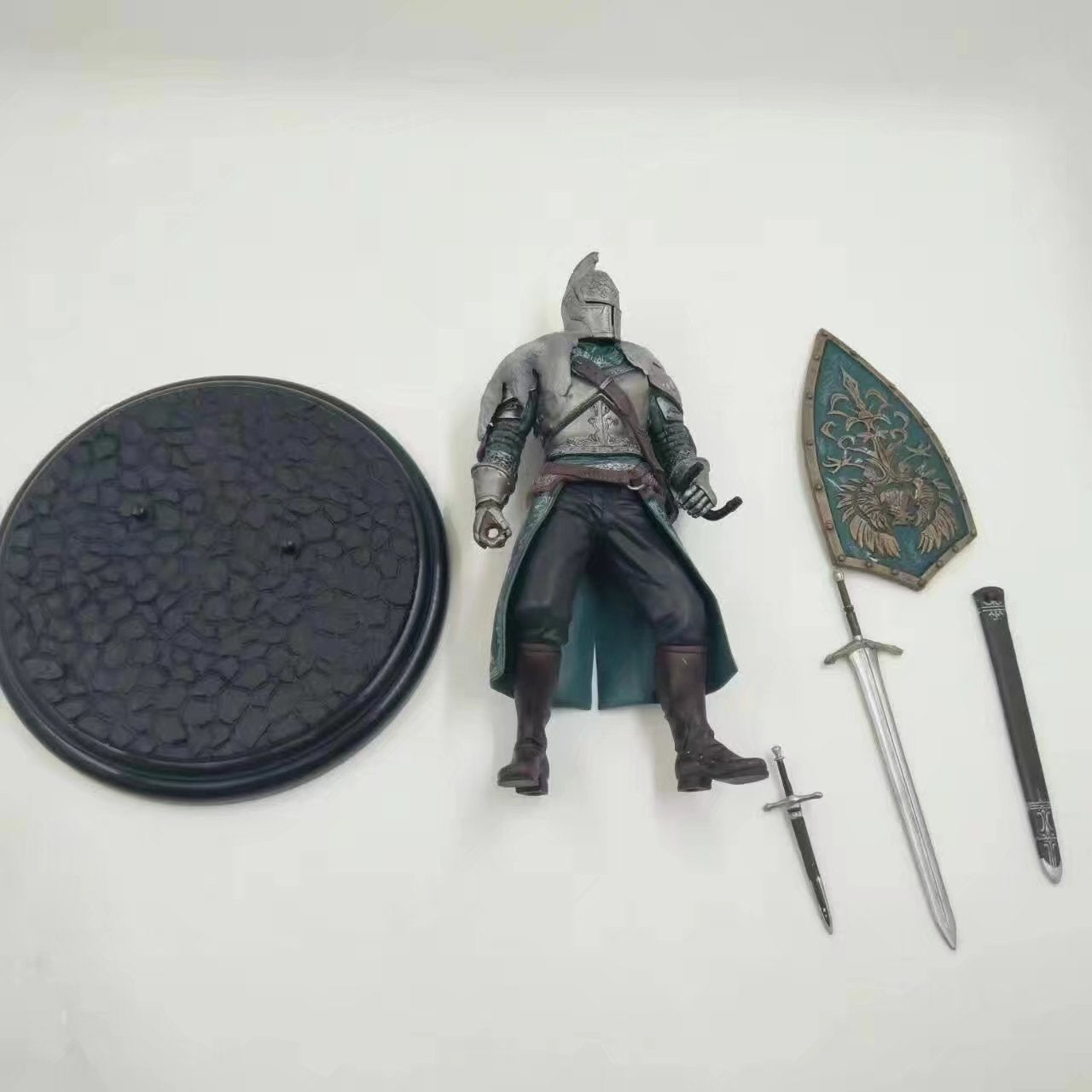 Faraam Helm Knight Figure Ornament