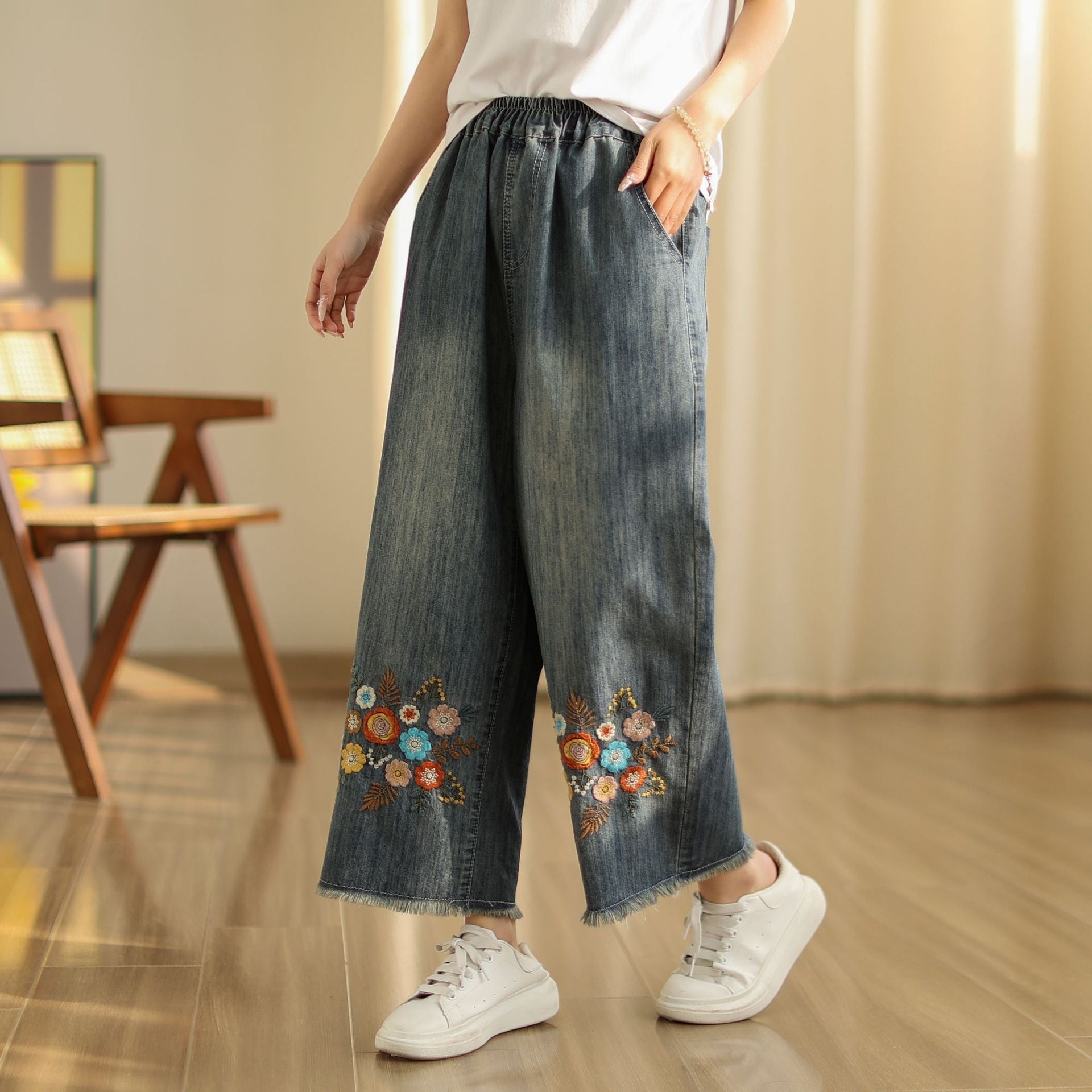 Women's Floral Embroidered Elastic Waist Jeans