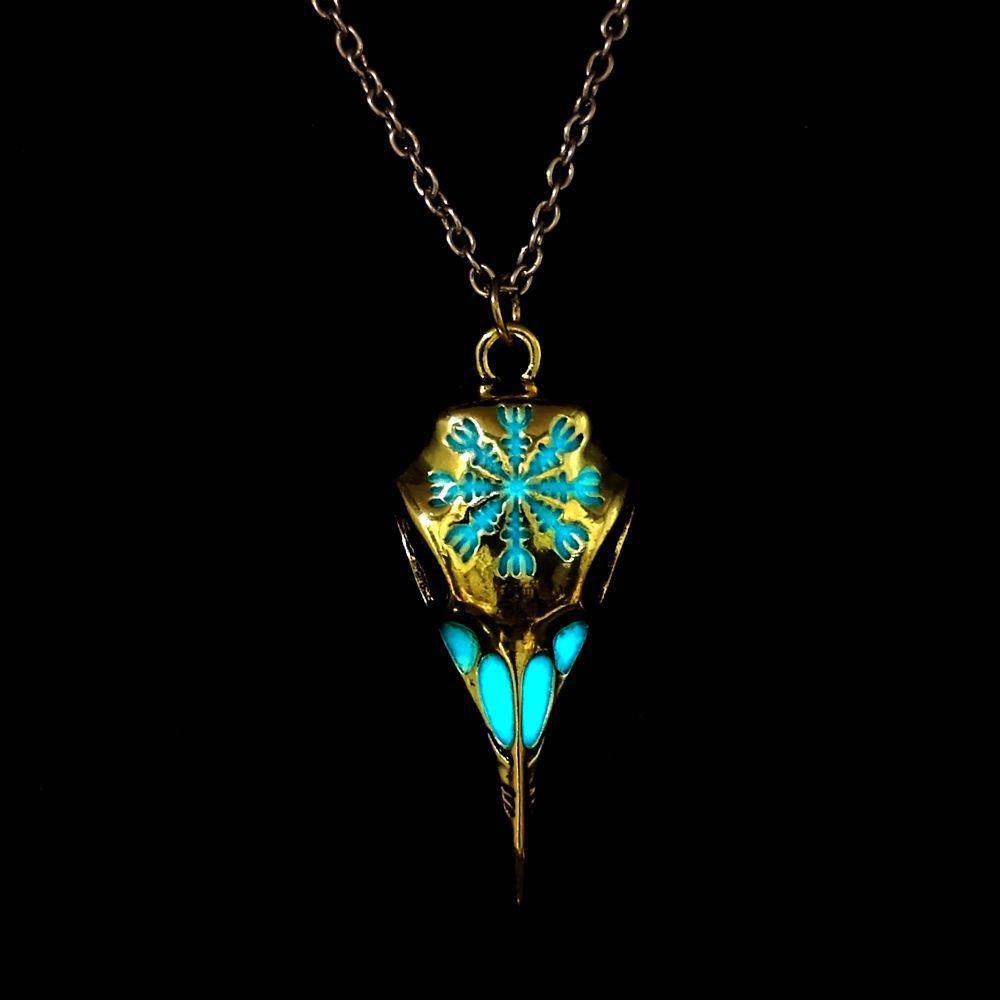 Retro Luminous Crow Skull Eagle Beak Pendant Necklace