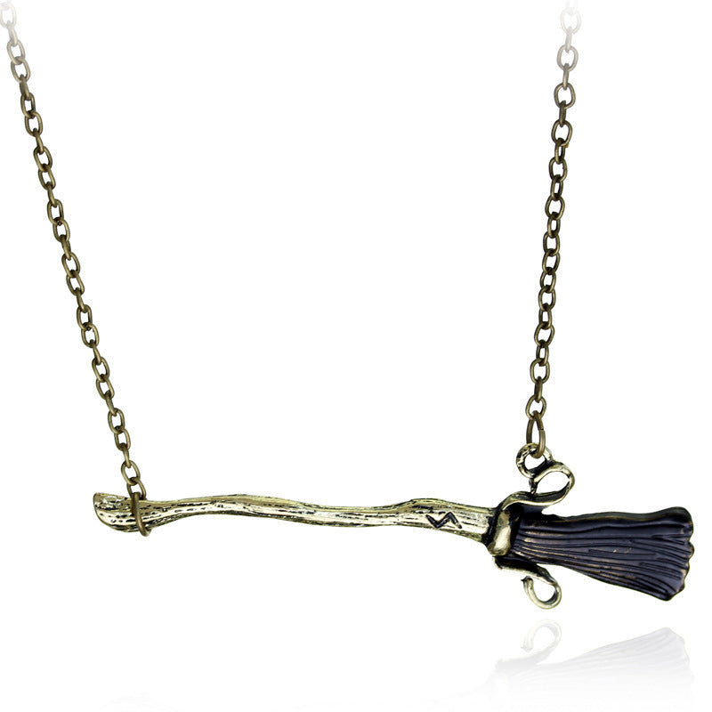 Chic Harry Pendant Necklace