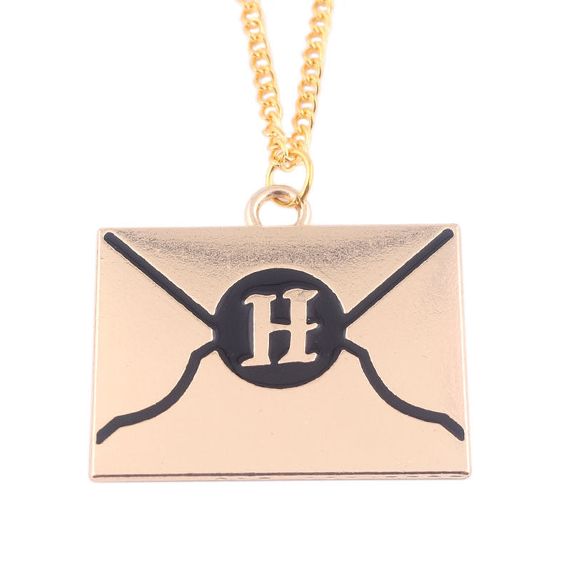 Chic Harry Pendant Necklace