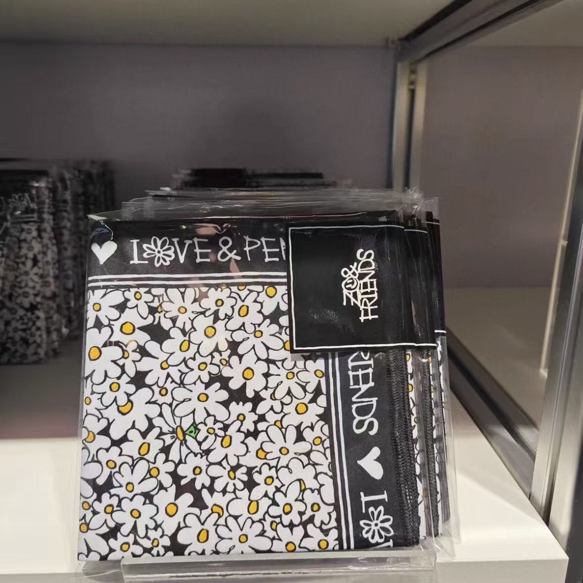 GD Daisy Square Scarf