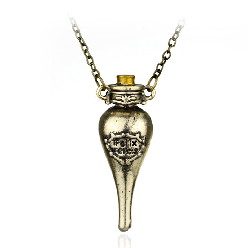 Chic Harry Pendant Necklace