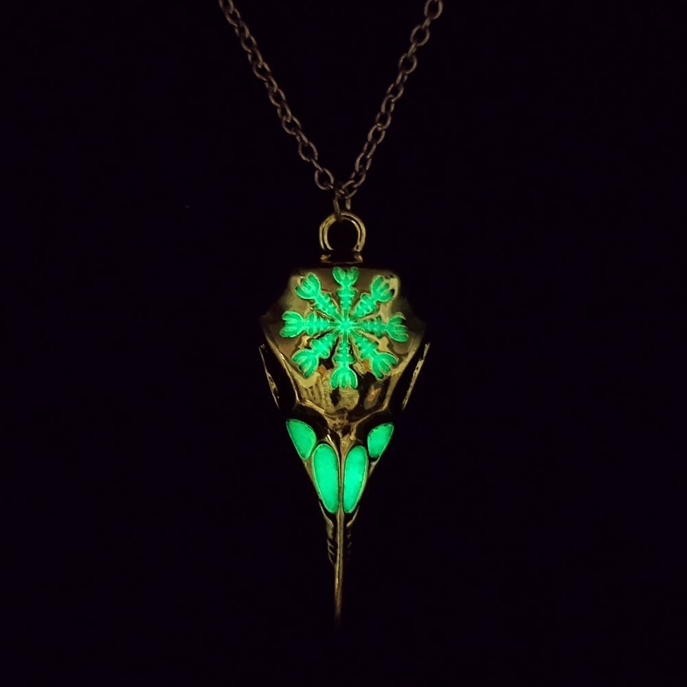 Retro Luminous Crow Skull Eagle Beak Pendant Necklace