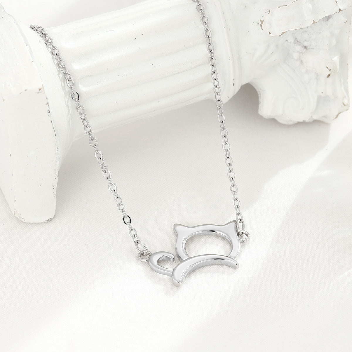 Niche Cat Shape Necklace