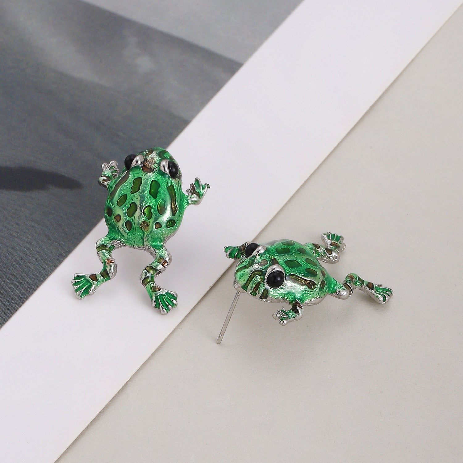 Retro Punk Style Frog Ear Clip Earrings