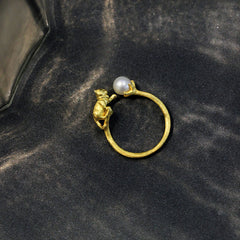 Niche Women's Pearl Cat Ring