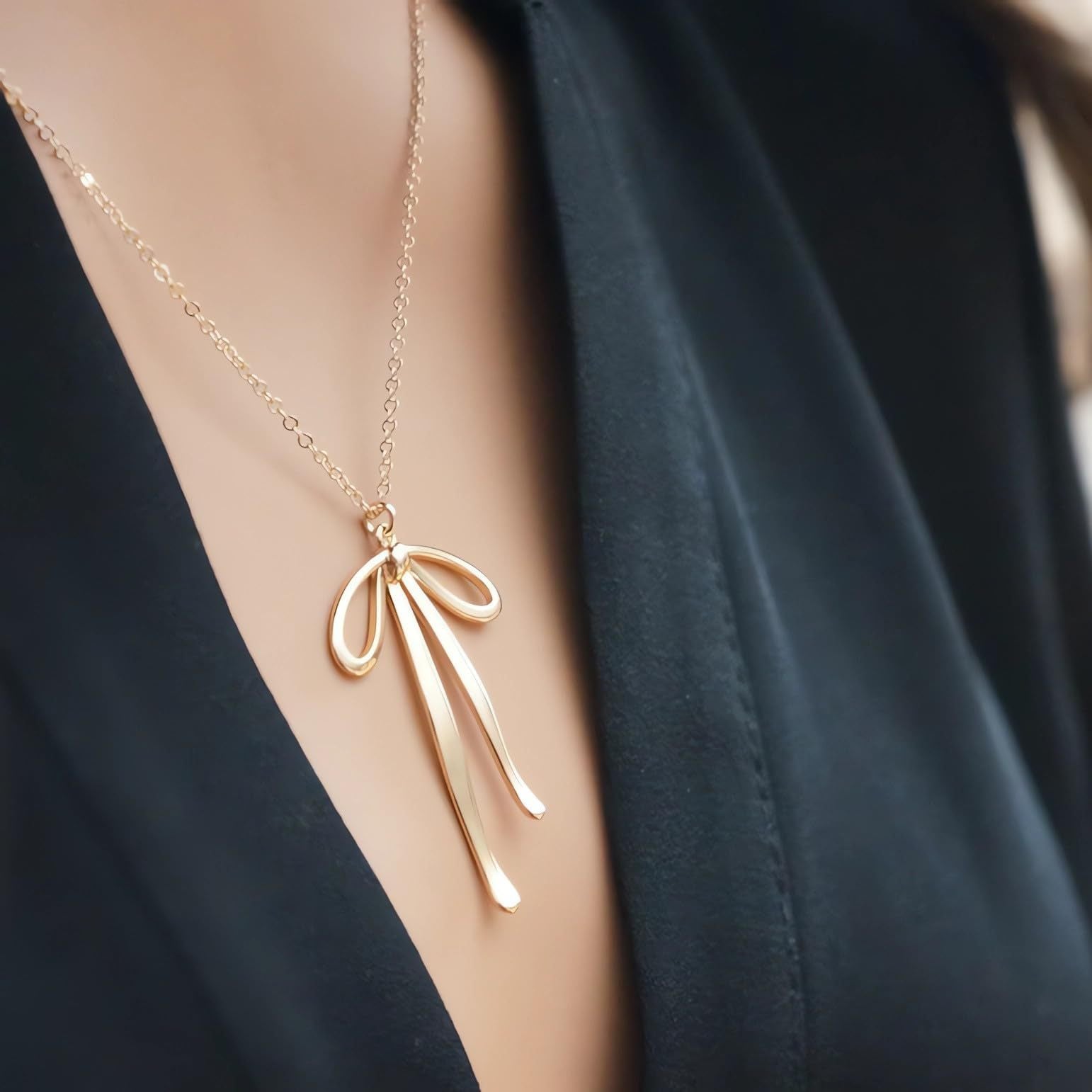 Fashionable Bow Pendant Necklace