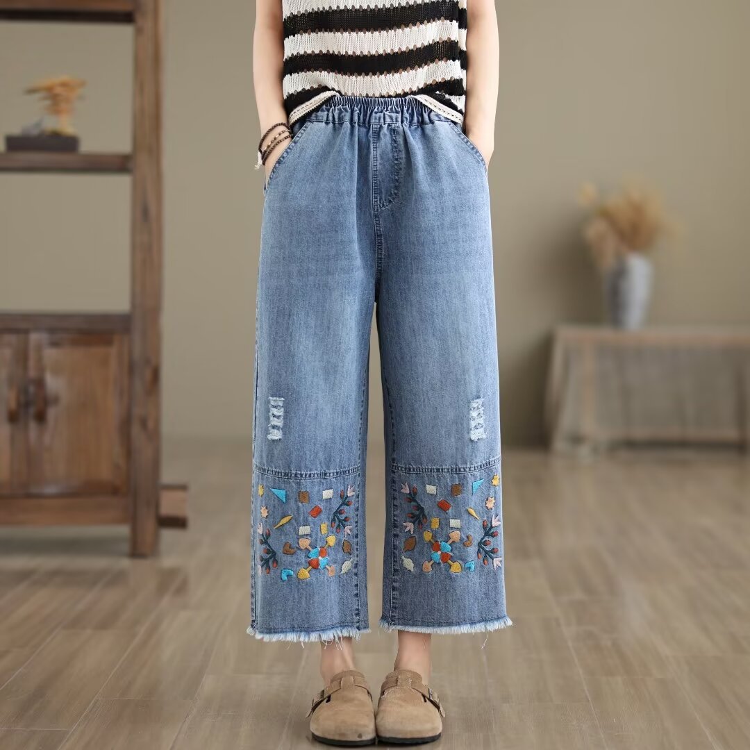 Women's Floral Embroidered Elastic Waist Jeans