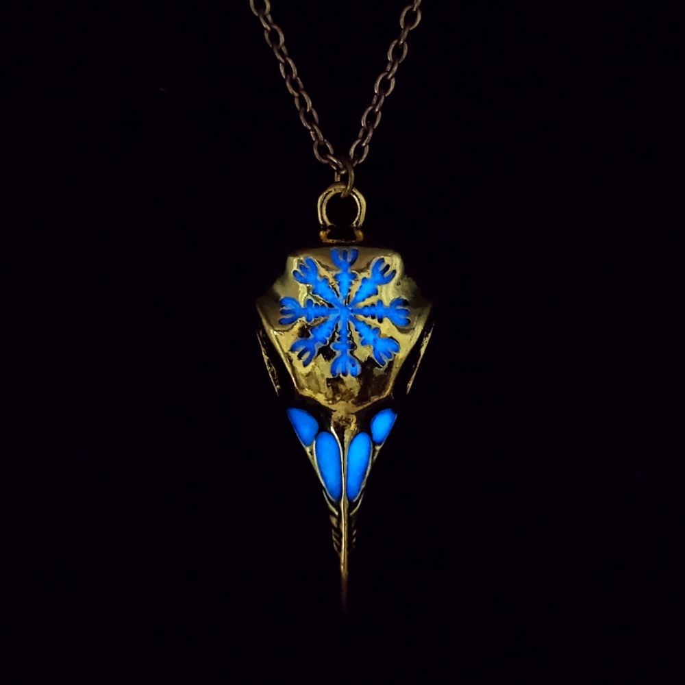 Retro Luminous Crow Skull Eagle Beak Pendant Necklace