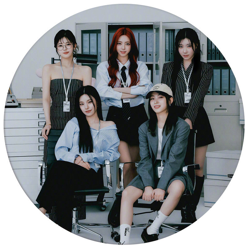 ITZY 2025 SEASON'S GREETINGS Badge Mirror Keychain