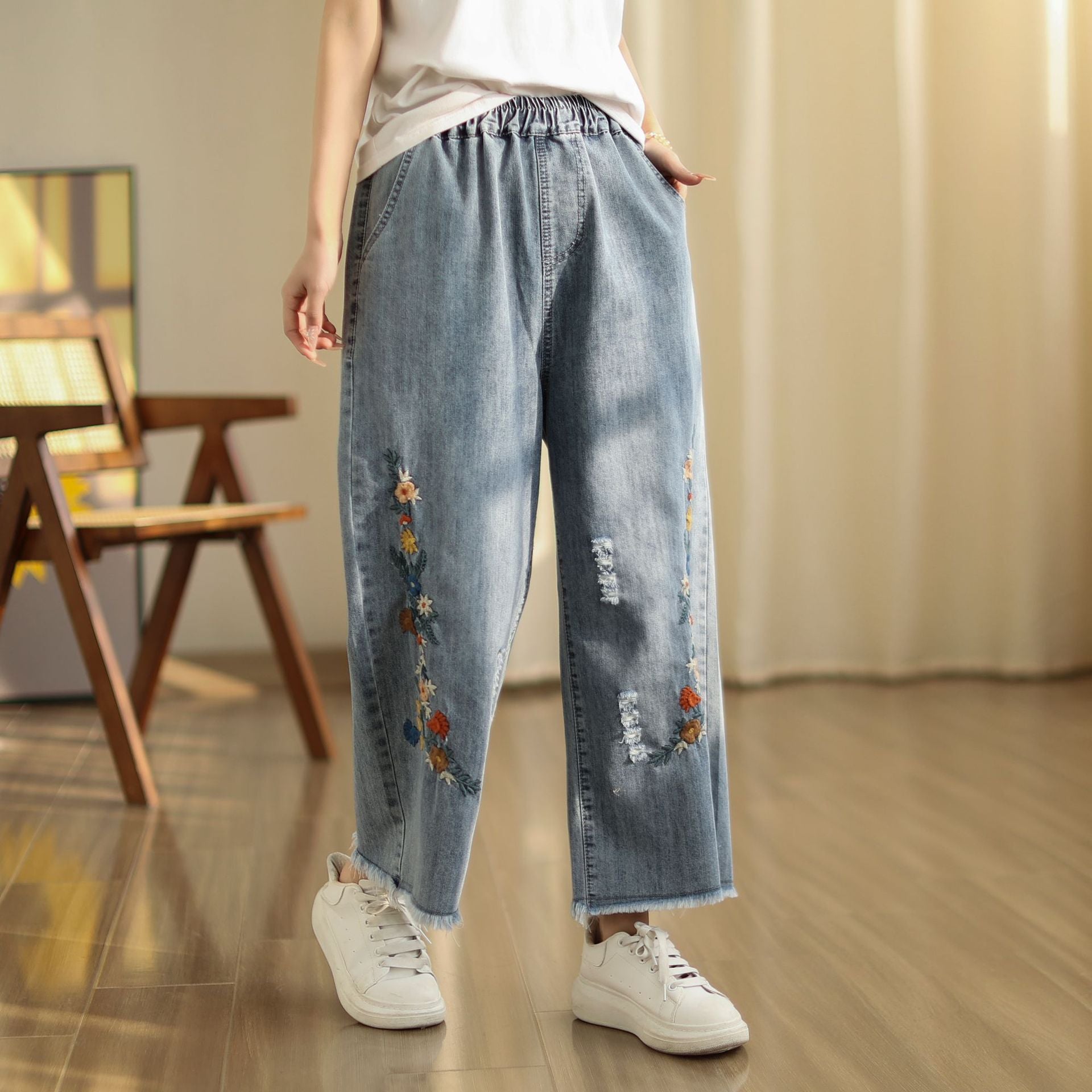 Women's Floral Embroidered Elastic Waist Jeans