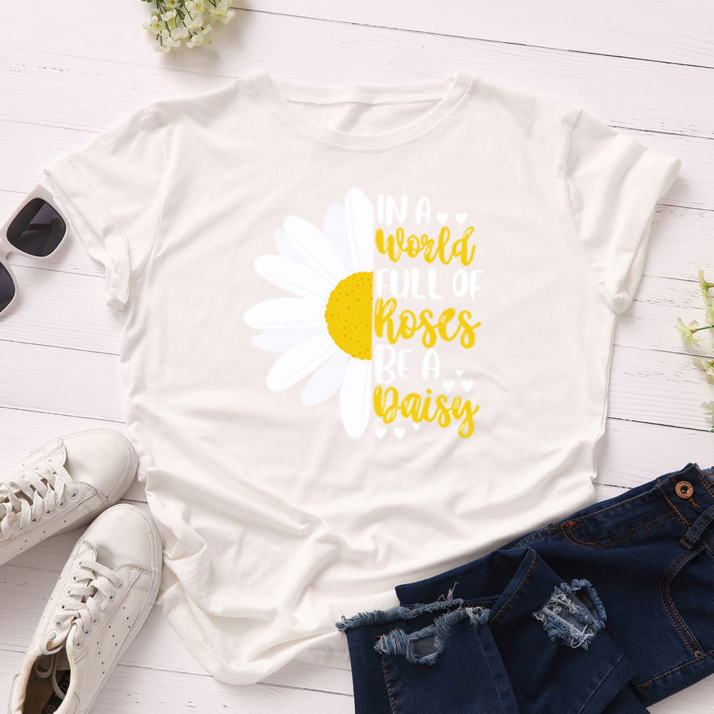 Women's Letter In A World Full of Roses Be A Daisy Graphic T-shirt