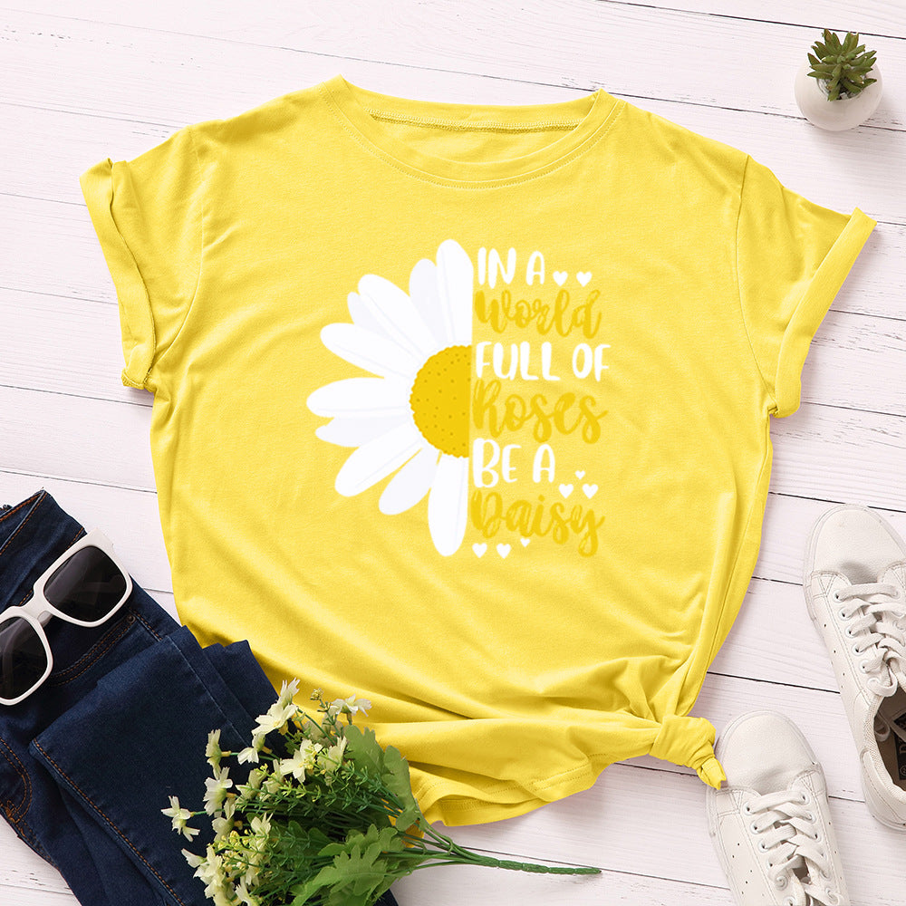 Women's Letter In A World Full of Roses Be A Daisy Graphic T-shirt