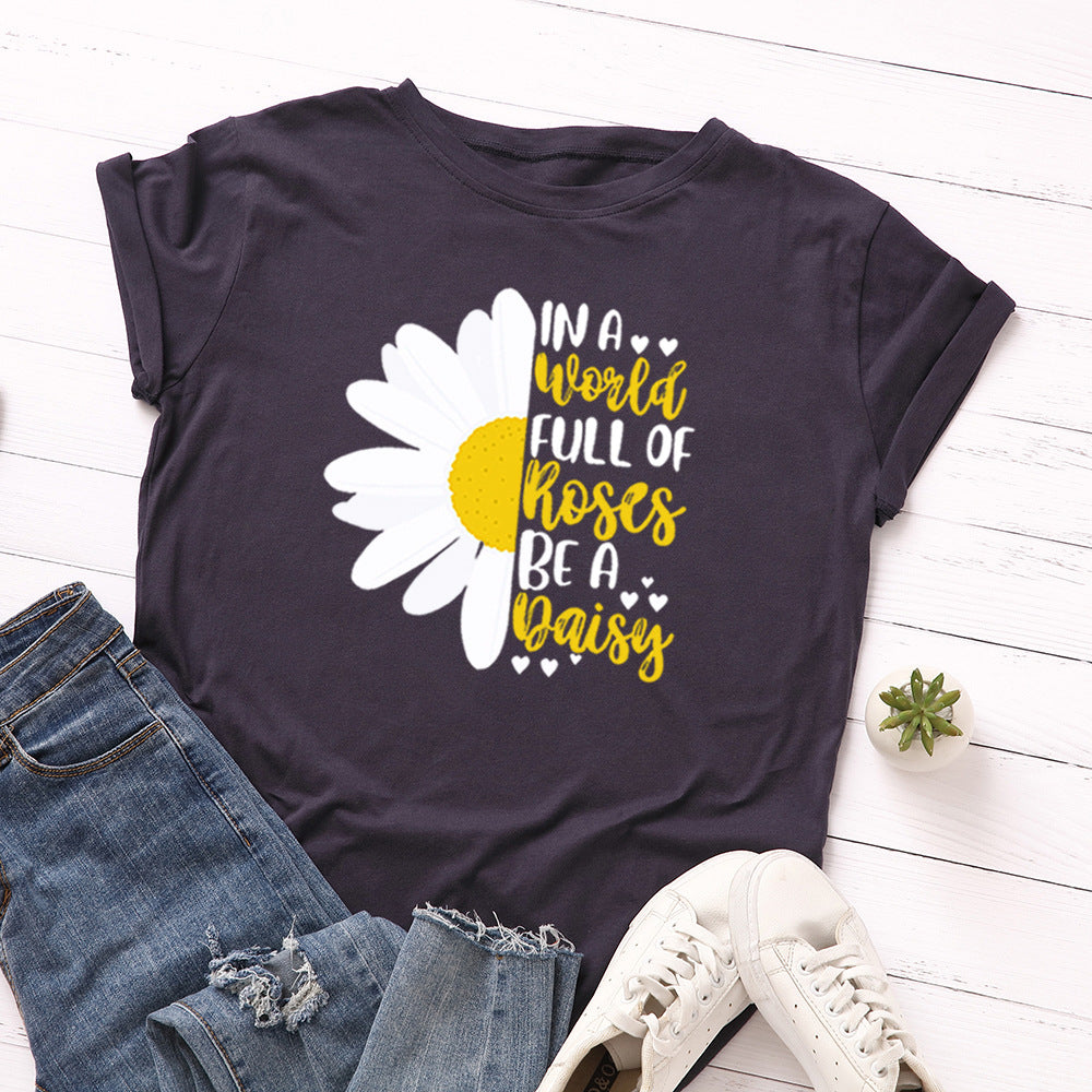 Women's Letter In A World Full of Roses Be A Daisy Graphic T-shirt