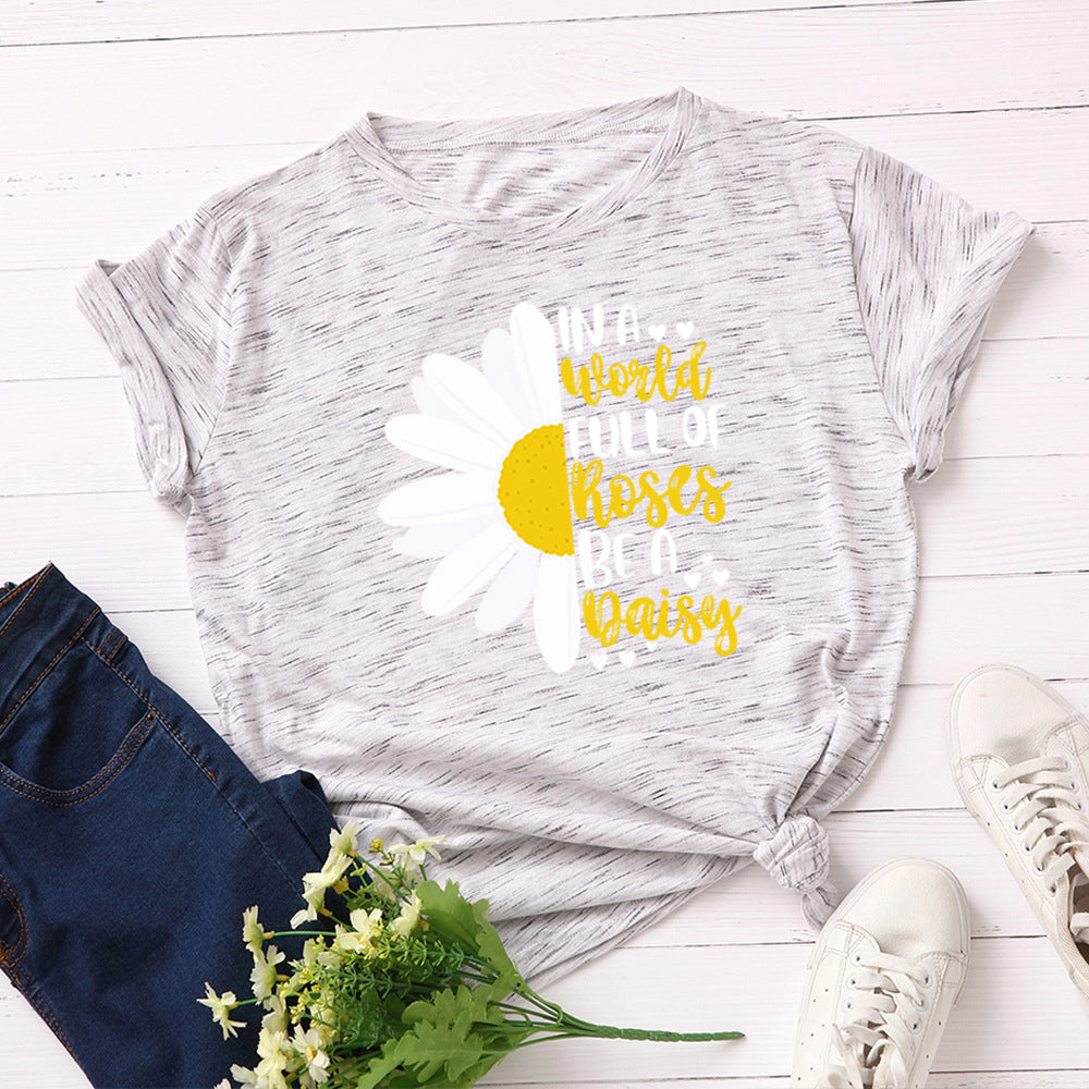 Women's Letter In A World Full of Roses Be A Daisy Graphic T-shirt