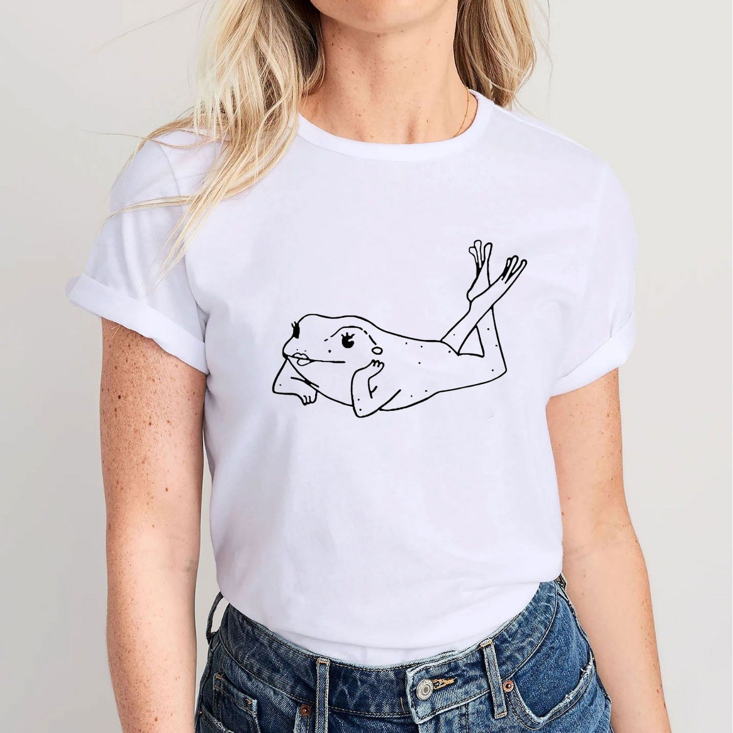 Cute and Funny Frog Pattern Women's Short Sleeved T-shirt